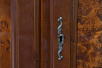 中古　美品　イタリア　マホガニー材　バール杢が美しいキャビネット　(R-086243)