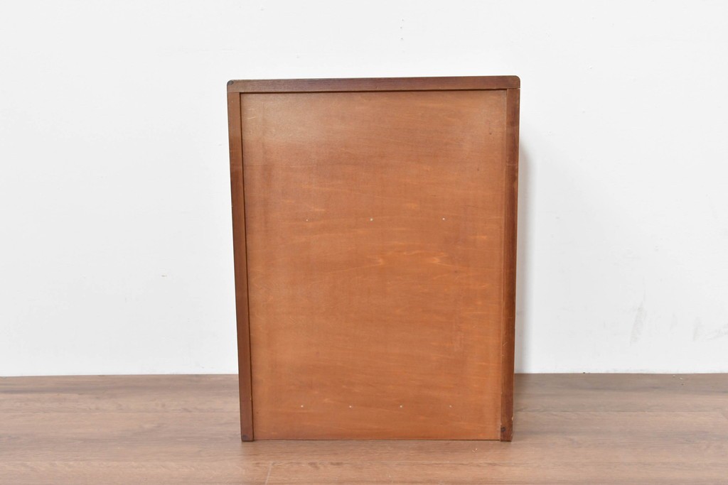 中古　日光彫り　草花文様の彫刻が見事な大振りサイズの小引き出し　(R-086246)