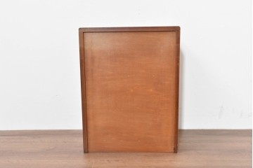 中古　日光彫り　草花文様の彫刻が見事な大振りサイズの小引き出し　(R-086246)