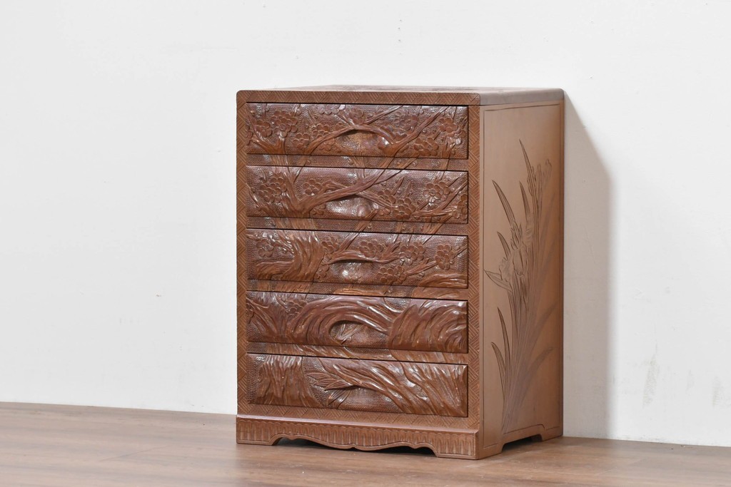 中古　日光彫り　草花文様の彫刻が見事な大振りサイズの小引き出し　(R-086246)