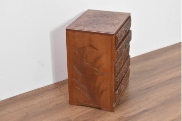 中古　日光彫り　草花文様の彫刻が見事な大振りサイズの小引き出し　(R-086246)