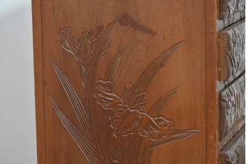 中古　日光彫り　草花文様の彫刻が見事な大振りサイズの小引き出し　(R-086246)
