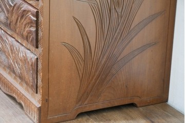 中古　日光彫り　草花文様の彫刻が見事な大振りサイズの小引き出し　(R-086246)