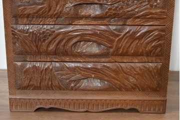 中古　日光彫り　草花文様の彫刻が見事な大振りサイズの小引き出し　(R-086246)