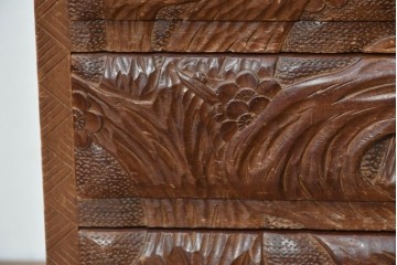 中古　日光彫り　草花文様の彫刻が見事な大振りサイズの小引き出し　(R-086246)