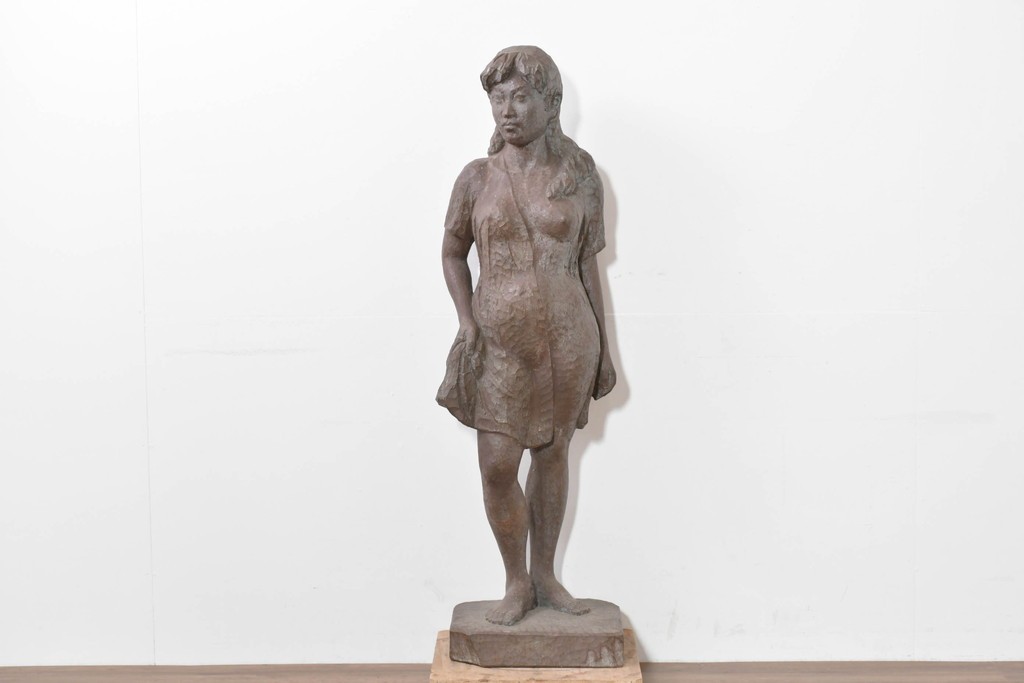 和製ヴィンテージ　昭和63年　彫刻家 中村博直作　柔らかな曲線で表現した木彫りの女性像　(R-086247)