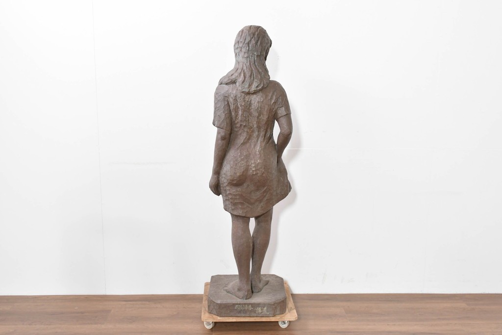 和製ヴィンテージ　昭和63年　彫刻家 中村博直作　柔らかな曲線で表現した木彫りの女性像　(R-086247)