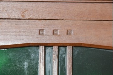 和製アンティーク　栓材　大正ロマン薫る色ガラス入りのキャビネット　(R-086248)