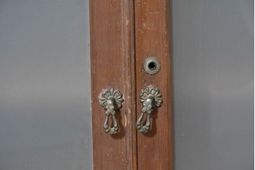 和製アンティーク　栓材　大正ロマン薫る色ガラス入りのキャビネット　(R-086248)