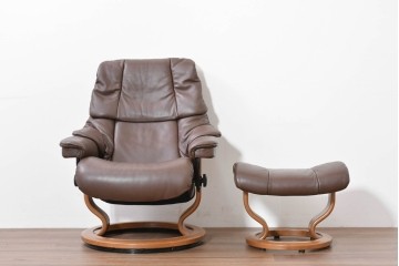 中古　美品　EKORNES(エコーネス)　本革　ストレスレス レノ クラシック(S)　包み込むような座り心地のリクライニングチェアとオットマンのセット　定価約45万円　(R-086249)