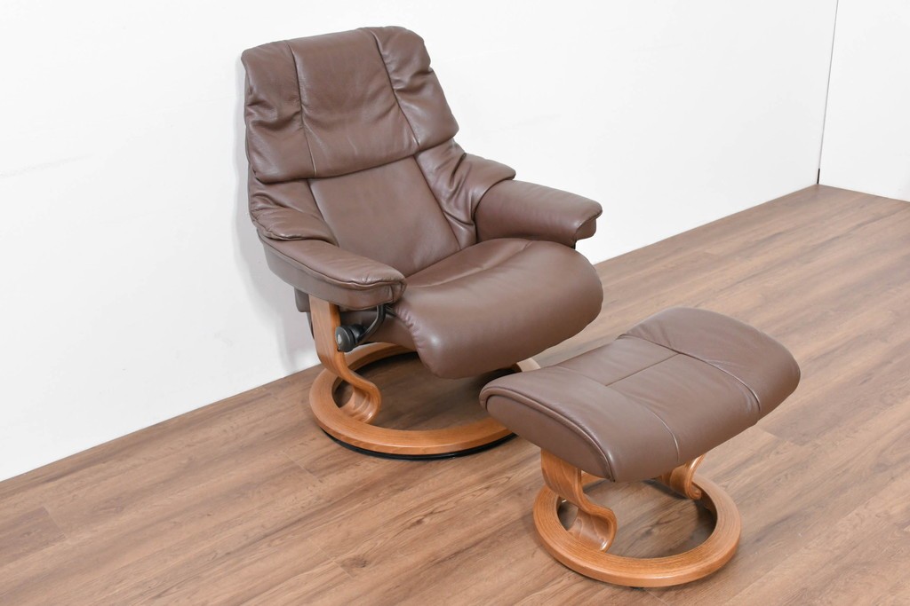 中古　美品　EKORNES(エコーネス)　本革　ストレスレス レノ クラシック(S)　包み込むような座り心地のリクライニングチェアとオットマンのセット　定価約45万円　(R-086249)