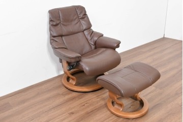 中古　美品　EKORNES(エコーネス)　本革　ストレスレス レノ クラシック(S)　包み込むような座り心地のリクライニングチェアとオットマンのセット　定価約45万円　(R-086249)