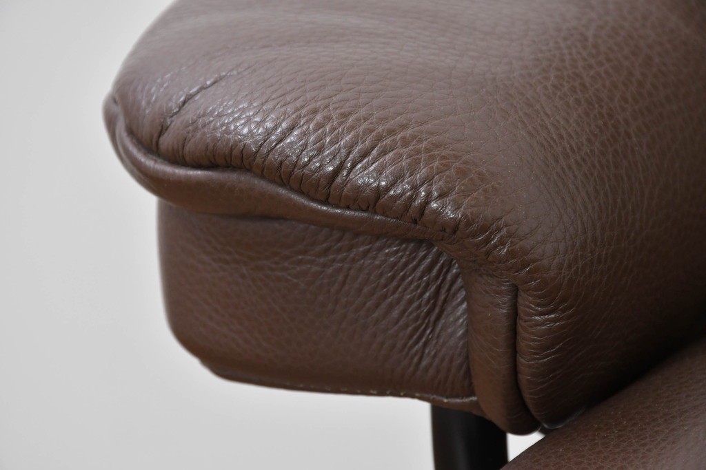 中古　美品　EKORNES(エコーネス)　本革　ストレスレス レノ クラシック(S)　包み込むような座り心地のリクライニングチェアとオットマンのセット　定価約45万円　(R-086249)