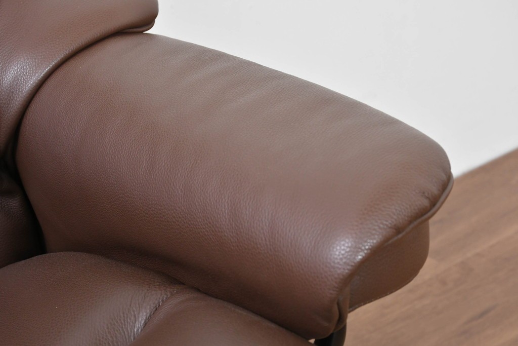 中古　美品　EKORNES(エコーネス)　本革　ストレスレス レノ クラシック(S)　包み込むような座り心地のリクライニングチェアとオットマンのセット　定価約45万円　(R-086249)