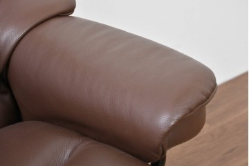 中古　美品　EKORNES(エコーネス)　本革　ストレスレス レノ クラシック(S)　包み込むような座り心地のリクライニングチェアとオットマンのセット　定価約45万円　(R-086249)