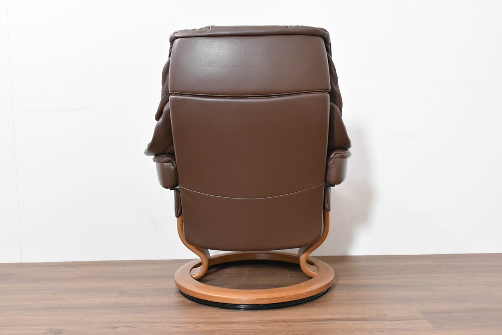 中古　美品　EKORNES(エコーネス)　本革　ストレスレス レノ クラシック(S)　包み込むような座り心地のリクライニングチェアとオットマンのセット　定価約45万円　(R-086249)
