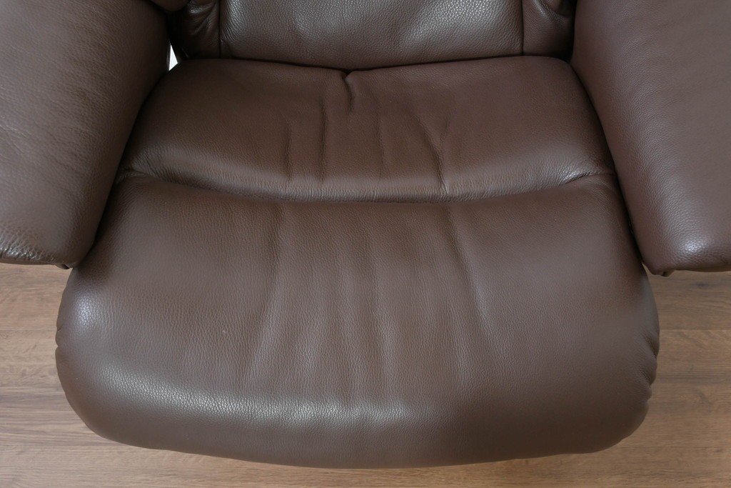中古　美品　EKORNES(エコーネス)　本革　ストレスレス レノ クラシック(S)　包み込むような座り心地のリクライニングチェアとオットマンのセット　定価約45万円　(R-086249)