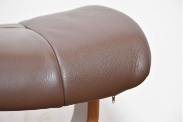中古　美品　EKORNES(エコーネス)　本革　ストレスレス レノ クラシック(S)　包み込むような座り心地のリクライニングチェアとオットマンのセット　定価約45万円　(R-086249)