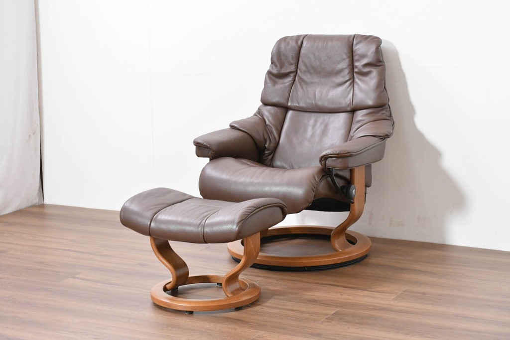 中古　美品　EKORNES(エコーネス)　本革　ストレスレス レノ クラシック(S)　包み込むような座り心地のリクライニングチェアとオットマンのセット　定価約45万円　(R-086249)