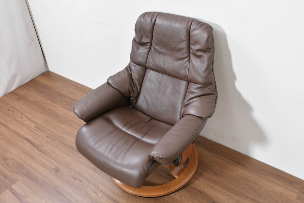 中古　美品　EKORNES(エコーネス)　本革　ストレスレス レノ クラシック(S)　包み込むような座り心地のリクライニングチェアとオットマンのセット　定価約45万円　(R-086249)