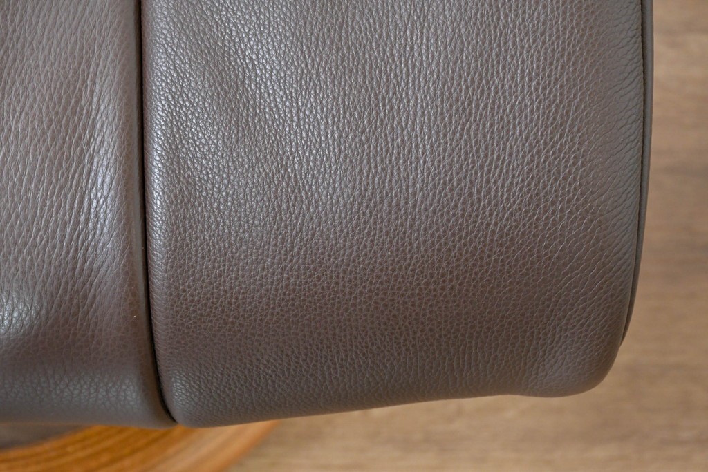 中古　美品　EKORNES(エコーネス)　本革　ストレスレス レノ クラシック(S)　包み込むような座り心地のリクライニングチェアとオットマンのセット　定価約45万円　(R-086249)