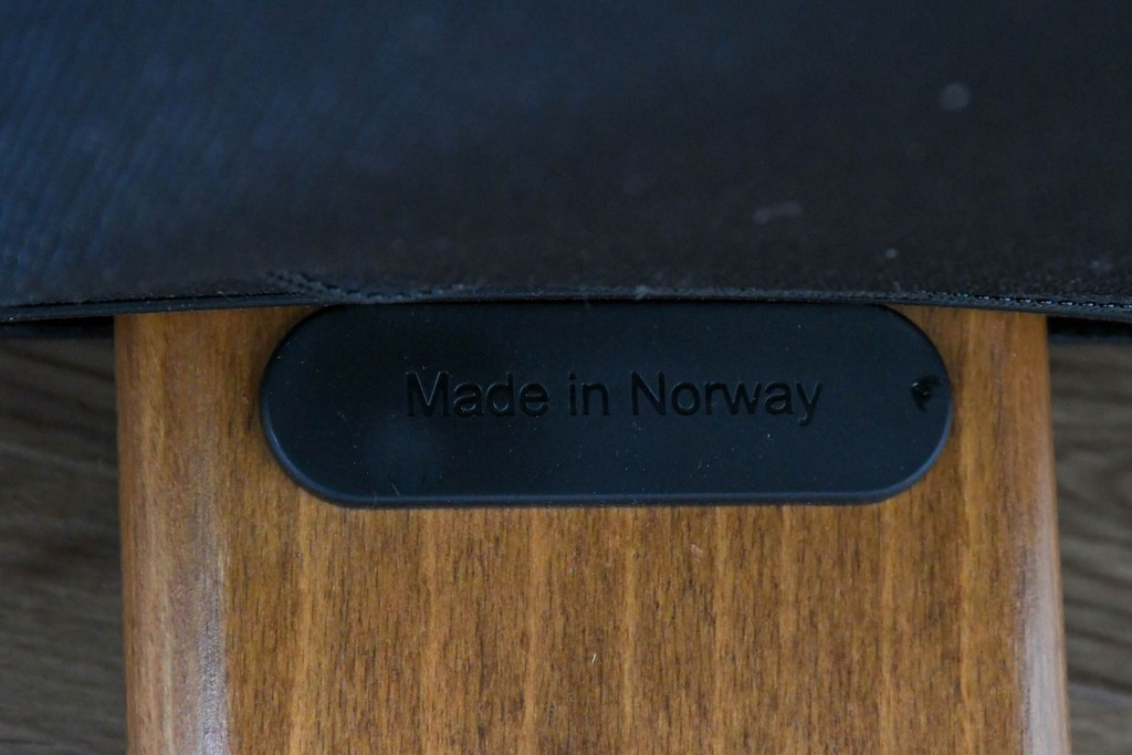 中古　美品　EKORNES(エコーネス)　本革　ストレスレス レノ クラシック(S)　包み込むような座り心地のリクライニングチェアとオットマンのセット　定価約45万円　(R-086249)