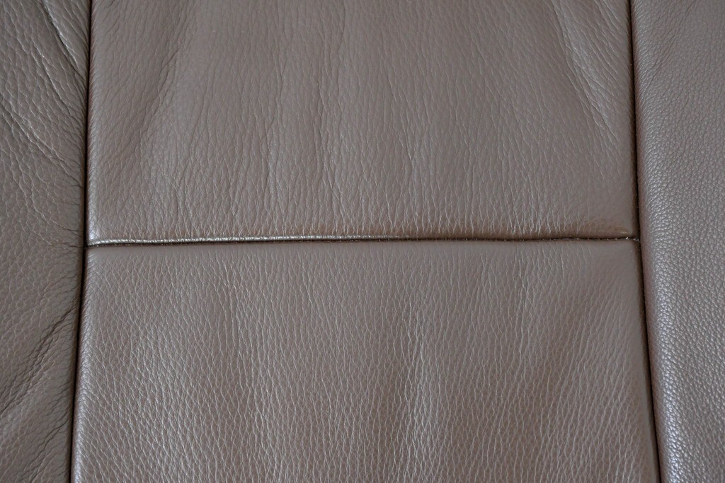 中古　美品　EKORNES(エコーネス)　本革　ストレスレス レノ クラシック(S)　包み込むような座り心地のリクライニングチェアとオットマンのセット　定価約45万円　(R-086249)