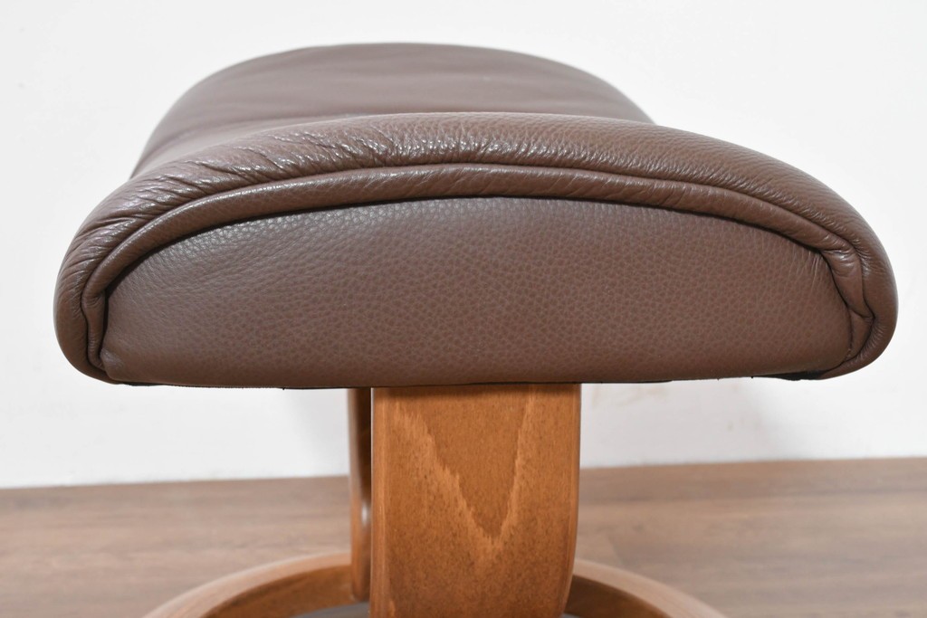 中古　美品　EKORNES(エコーネス)　本革　ストレスレス レノ クラシック(S)　包み込むような座り心地のリクライニングチェアとオットマンのセット　定価約45万円　(R-086249)