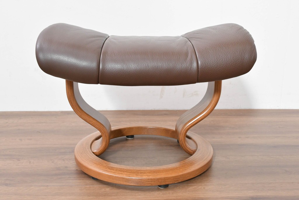 中古　美品　EKORNES(エコーネス)　本革　ストレスレス レノ クラシック(S)　包み込むような座り心地のリクライニングチェアとオットマンのセット　定価約45万円　(R-086249)
