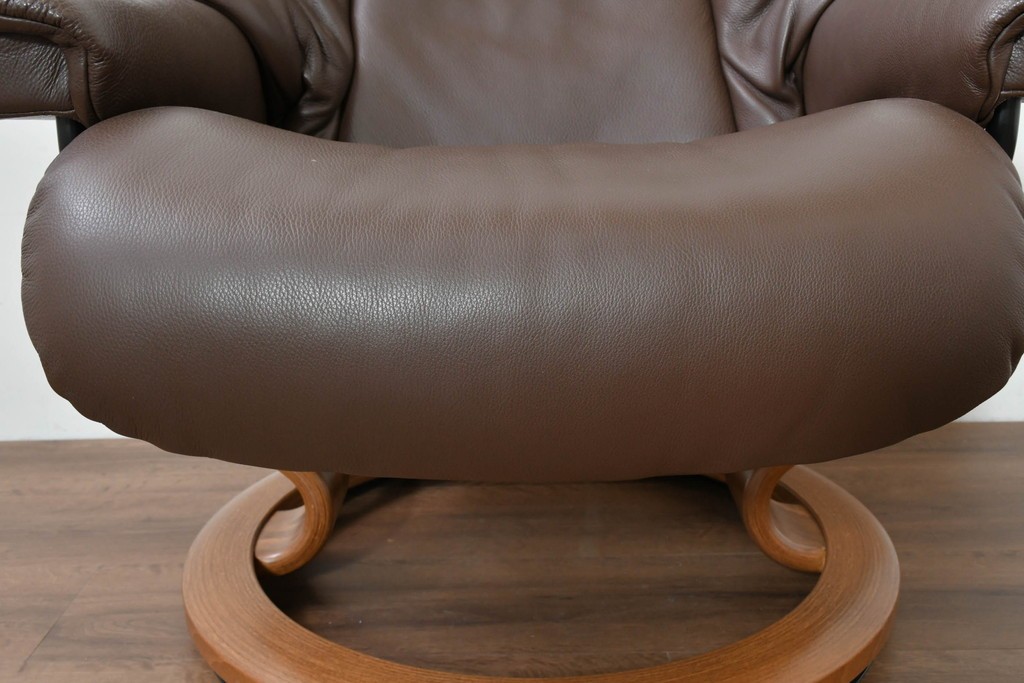 中古　美品　EKORNES(エコーネス)　本革　ストレスレス レノ クラシック(S)　包み込むような座り心地のリクライニングチェアとオットマンのセット　定価約45万円　(R-086249)