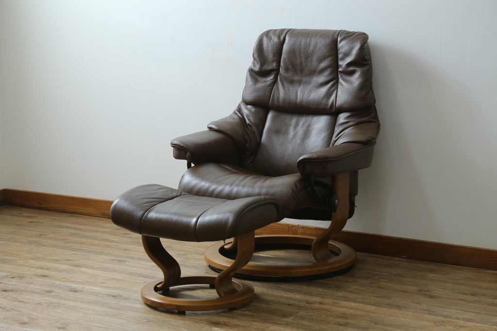 中古　美品　EKORNES(エコーネス)　本革　ストレスレス レノ クラシック(S)　包み込むような座り心地のリクライニングチェアとオットマンのセット　定価約45万円　(R-086249)