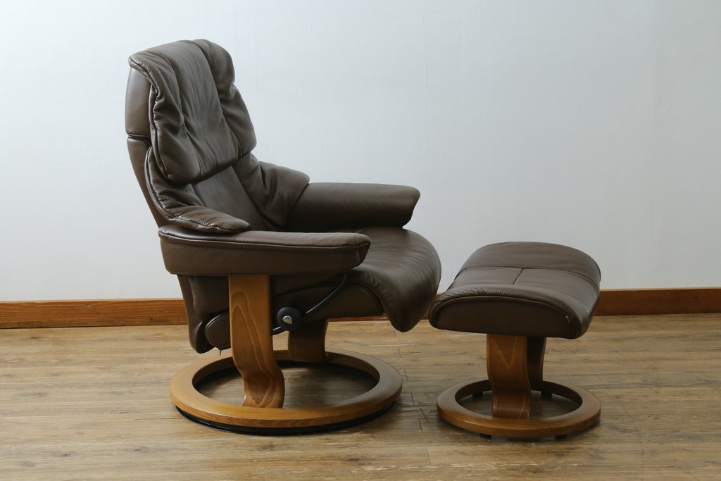 中古　美品　EKORNES(エコーネス)　本革　ストレスレス レノ クラシック(S)　包み込むような座り心地のリクライニングチェアとオットマンのセット　定価約45万円　(R-086249)