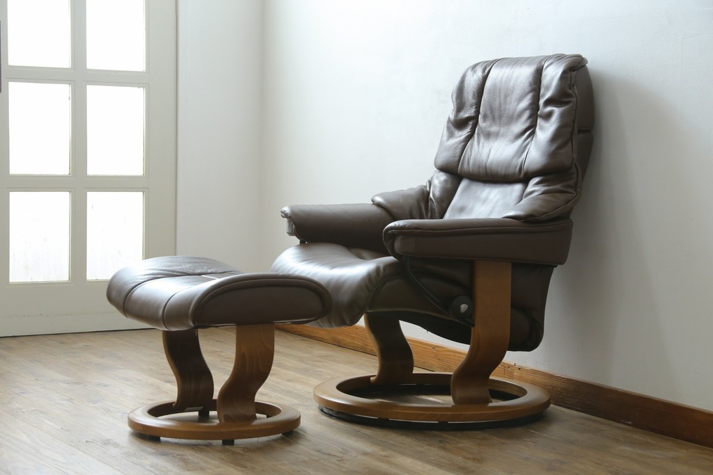 中古　美品　EKORNES(エコーネス)　本革　ストレスレス レノ クラシック(S)　包み込むような座り心地のリクライニングチェアとオットマンのセット　定価約45万円　(R-086249)