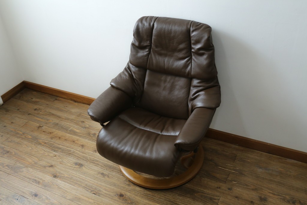 中古　美品　EKORNES(エコーネス)　本革　ストレスレス レノ クラシック(S)　包み込むような座り心地のリクライニングチェアとオットマンのセット　定価約45万円　(R-086249)