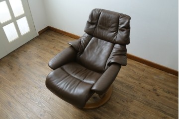 中古　美品　EKORNES(エコーネス)　本革　ストレスレス レノ クラシック(S)　包み込むような座り心地のリクライニングチェアとオットマンのセット　定価約45万円　(R-086249)