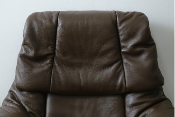 中古　美品　EKORNES(エコーネス)　本革　ストレスレス レノ クラシック(S)　包み込むような座り心地のリクライニングチェアとオットマンのセット　定価約45万円　(R-086249)