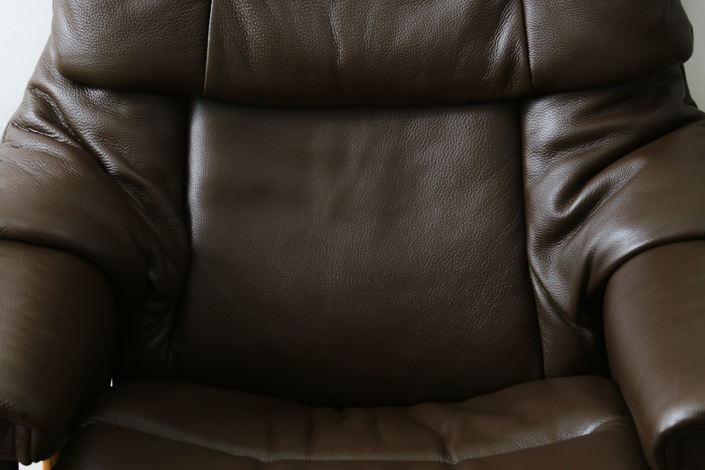 中古　美品　EKORNES(エコーネス)　本革　ストレスレス レノ クラシック(S)　包み込むような座り心地のリクライニングチェアとオットマンのセット　定価約45万円　(R-086249)