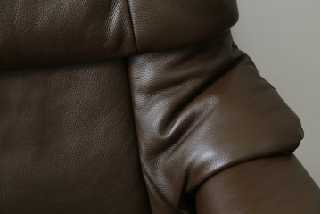 中古　美品　EKORNES(エコーネス)　本革　ストレスレス レノ クラシック(S)　包み込むような座り心地のリクライニングチェアとオットマンのセット　定価約45万円　(R-086249)