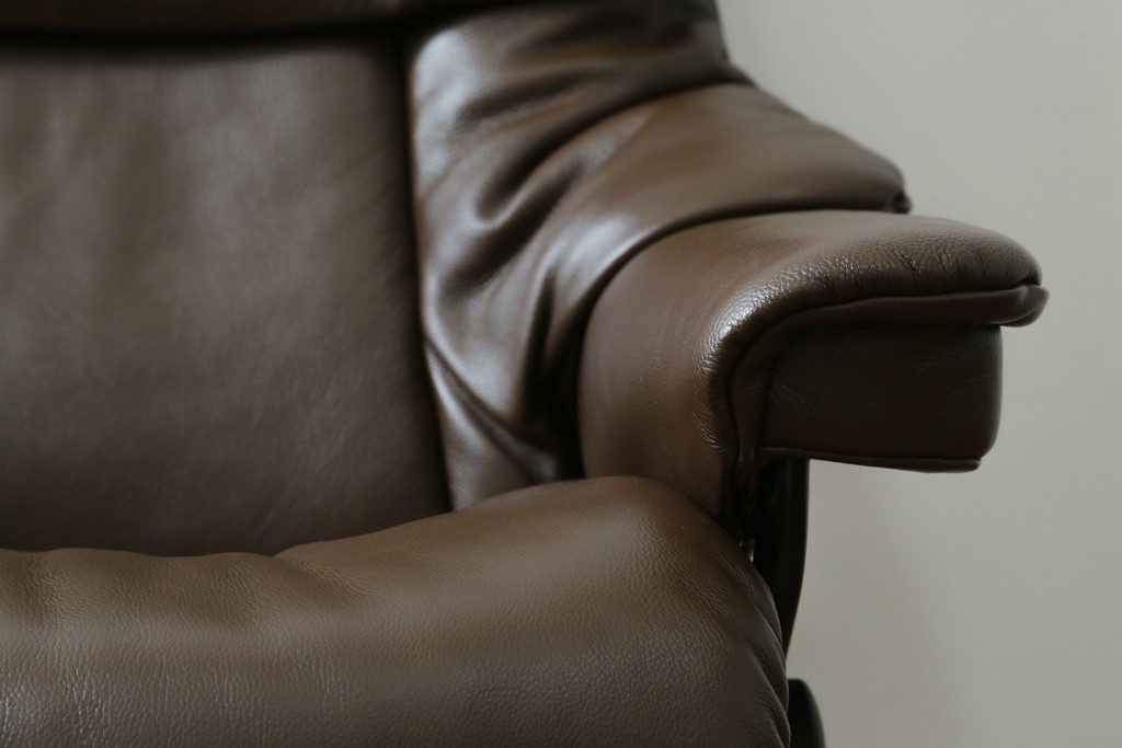 中古　美品　EKORNES(エコーネス)　本革　ストレスレス レノ クラシック(S)　包み込むような座り心地のリクライニングチェアとオットマンのセット　定価約45万円　(R-086249)