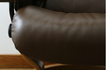 中古　美品　EKORNES(エコーネス)　本革　ストレスレス レノ クラシック(S)　包み込むような座り心地のリクライニングチェアとオットマンのセット　定価約45万円　(R-086249)