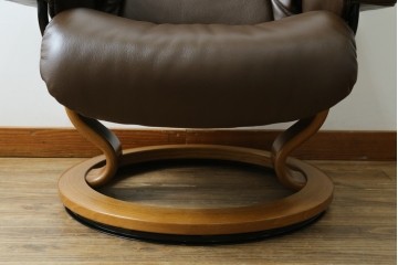 中古　美品　EKORNES(エコーネス)　本革　ストレスレス レノ クラシック(S)　包み込むような座り心地のリクライニングチェアとオットマンのセット　定価約45万円　(R-086249)