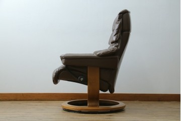 中古　美品　EKORNES(エコーネス)　本革　ストレスレス レノ クラシック(S)　包み込むような座り心地のリクライニングチェアとオットマンのセット　定価約45万円　(R-086249)