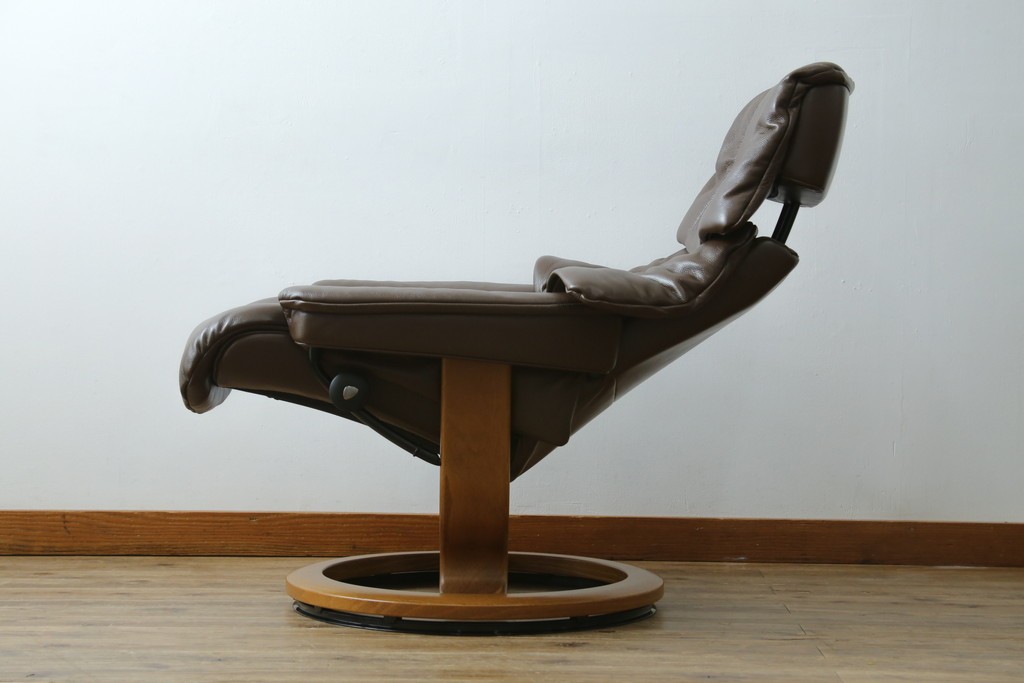 中古　美品　EKORNES(エコーネス)　本革　ストレスレス レノ クラシック(S)　包み込むような座り心地のリクライニングチェアとオットマンのセット　定価約45万円　(R-086249)