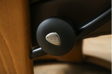 中古　美品　EKORNES(エコーネス)　本革　ストレスレス レノ クラシック(S)　包み込むような座り心地のリクライニングチェアとオットマンのセット　定価約45万円　(R-086249)