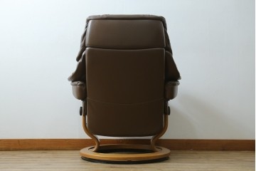 中古　美品　EKORNES(エコーネス)　本革　ストレスレス レノ クラシック(S)　包み込むような座り心地のリクライニングチェアとオットマンのセット　定価約45万円　(R-086249)