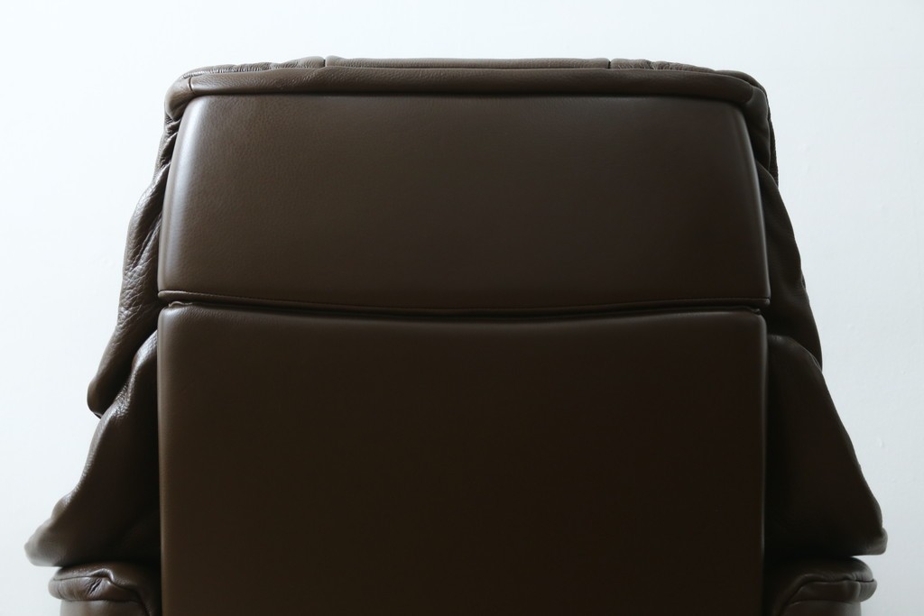 中古　美品　EKORNES(エコーネス)　本革　ストレスレス レノ クラシック(S)　包み込むような座り心地のリクライニングチェアとオットマンのセット　定価約45万円　(R-086249)