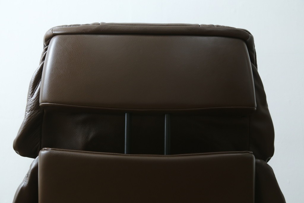 中古　美品　EKORNES(エコーネス)　本革　ストレスレス レノ クラシック(S)　包み込むような座り心地のリクライニングチェアとオットマンのセット　定価約45万円　(R-086249)