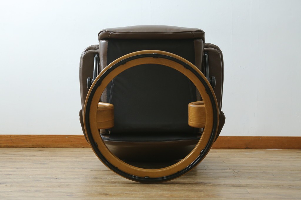 中古　美品　EKORNES(エコーネス)　本革　ストレスレス レノ クラシック(S)　包み込むような座り心地のリクライニングチェアとオットマンのセット　定価約45万円　(R-086249)