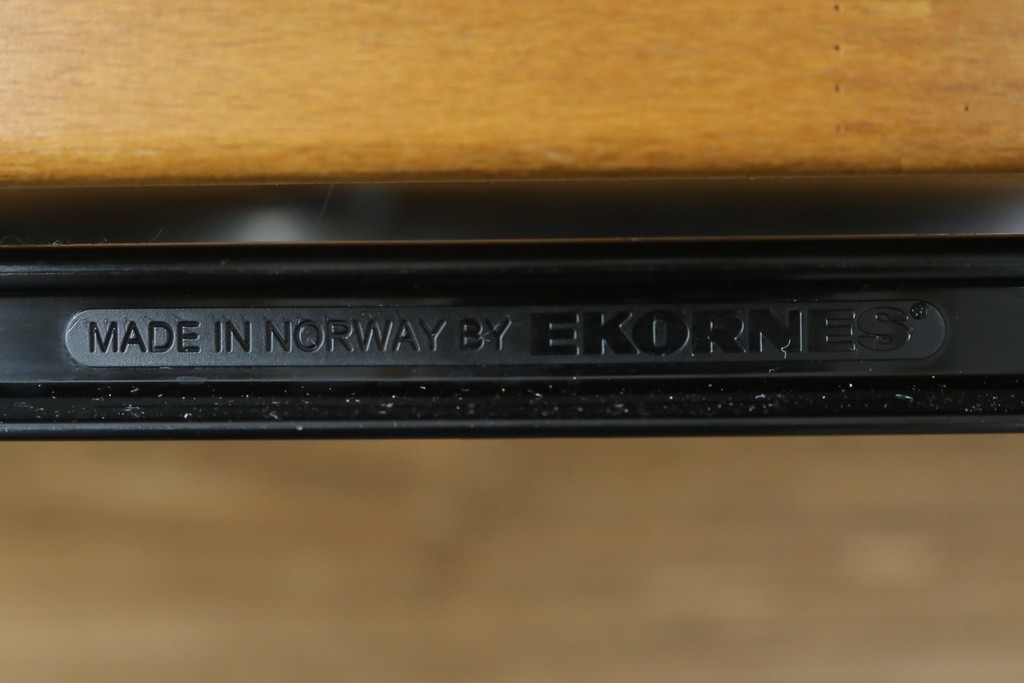 中古　美品　EKORNES(エコーネス)　本革　ストレスレス レノ クラシック(S)　包み込むような座り心地のリクライニングチェアとオットマンのセット　定価約45万円　(R-086249)