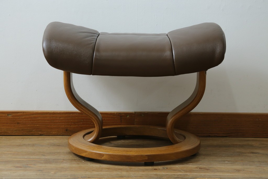 中古　美品　EKORNES(エコーネス)　本革　ストレスレス レノ クラシック(S)　包み込むような座り心地のリクライニングチェアとオットマンのセット　定価約45万円　(R-086249)